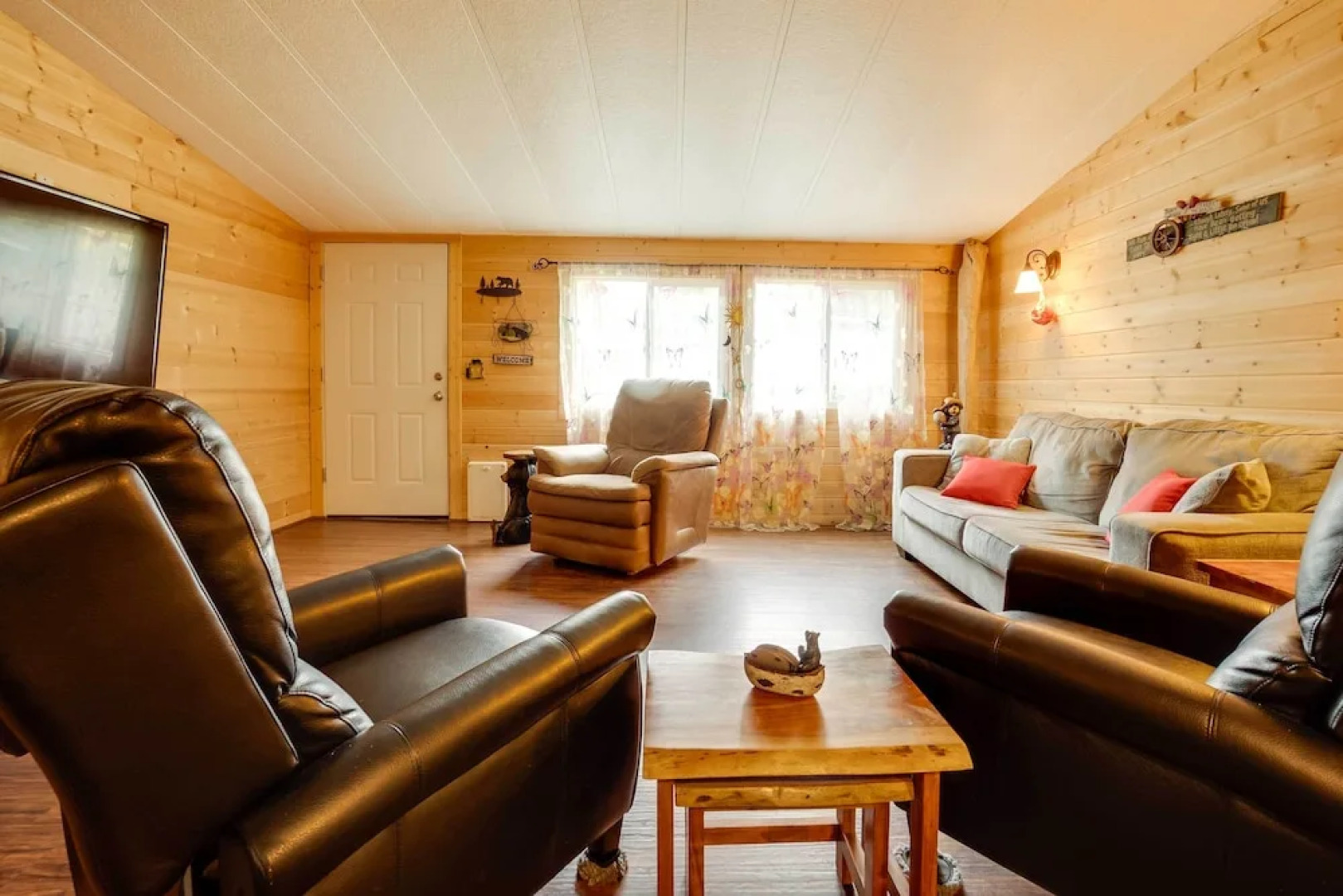 Brookings Home w/ Deck, 1/2 Mi to Harris Beach!