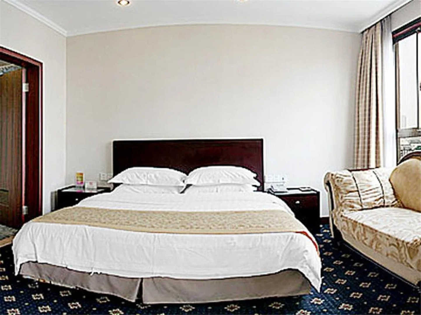 Golden Bridge Holiday Hotel