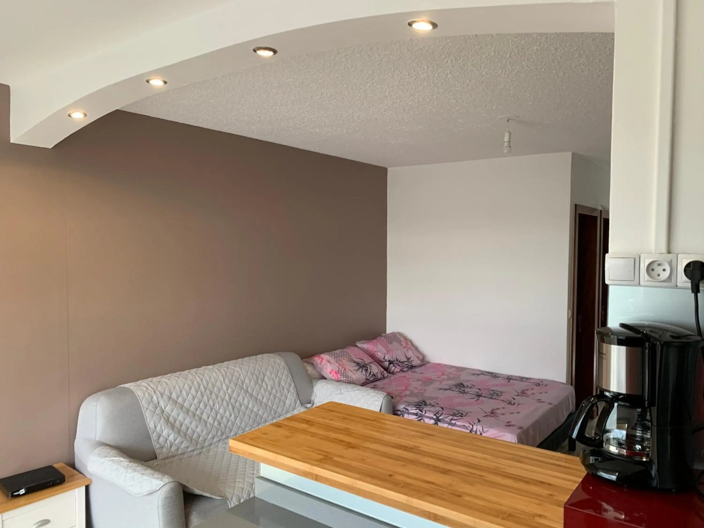 Studio ds résidence sécurisée avec vue & accès à la mer .