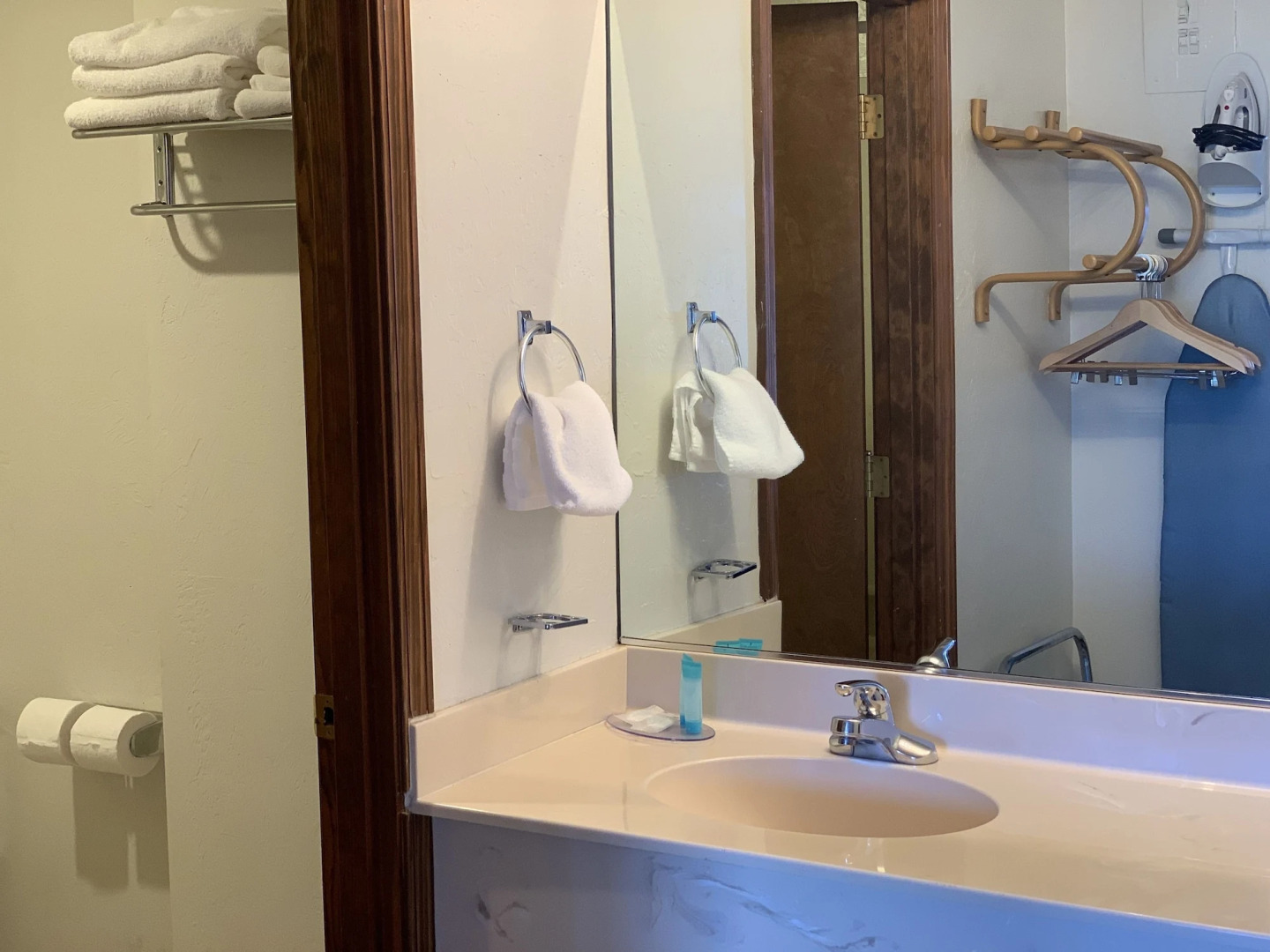 Red Carpet Inn Medford