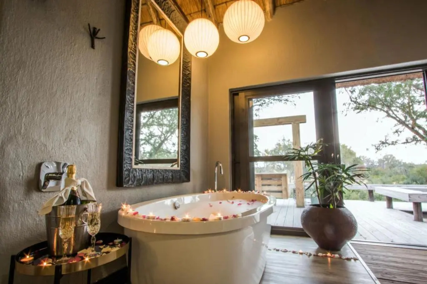 Thornybush Simbambili Lodge