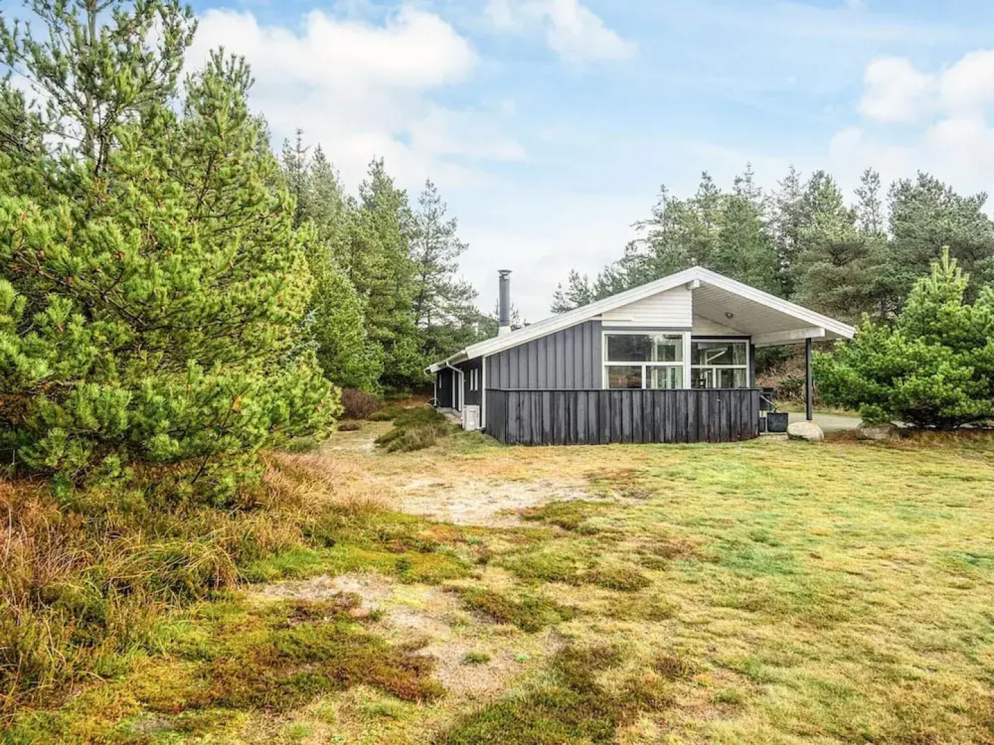 Secluded Holiday Home in Henne near Beach