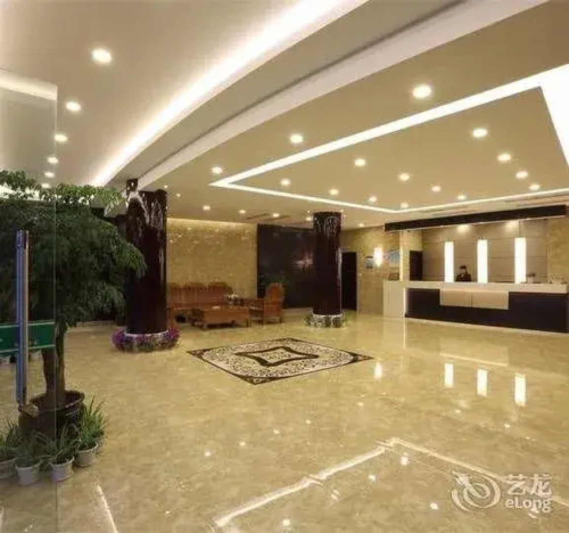 Oriental Pearl Grand Hotel