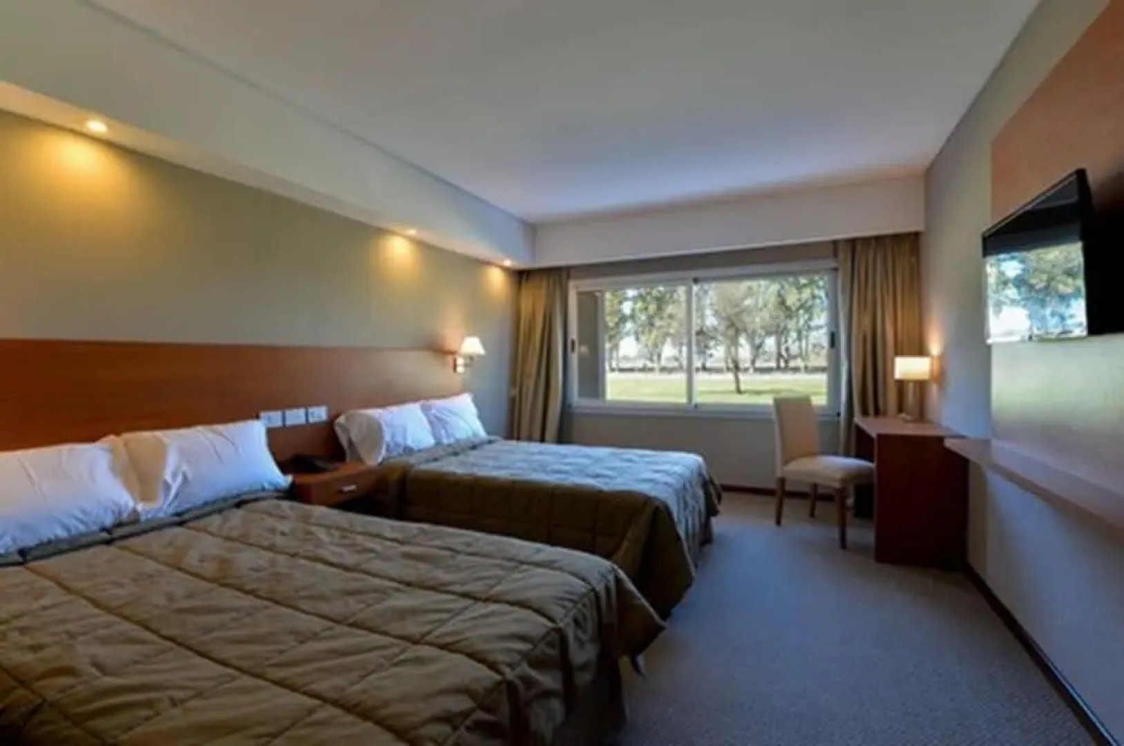 Howard Johnson by Wyndham San Francisco Resort & Conv Center