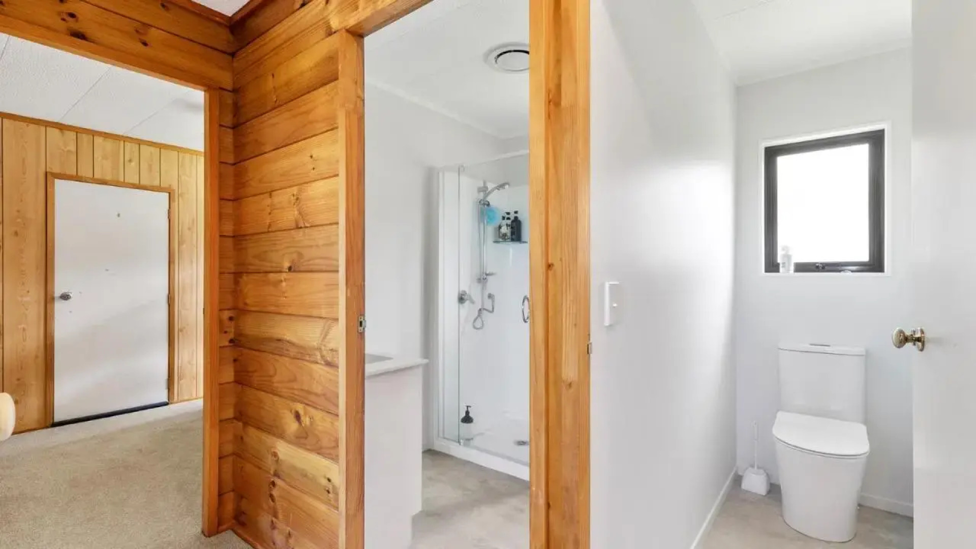 Jade Parrot - Snells Beach Holiday Home