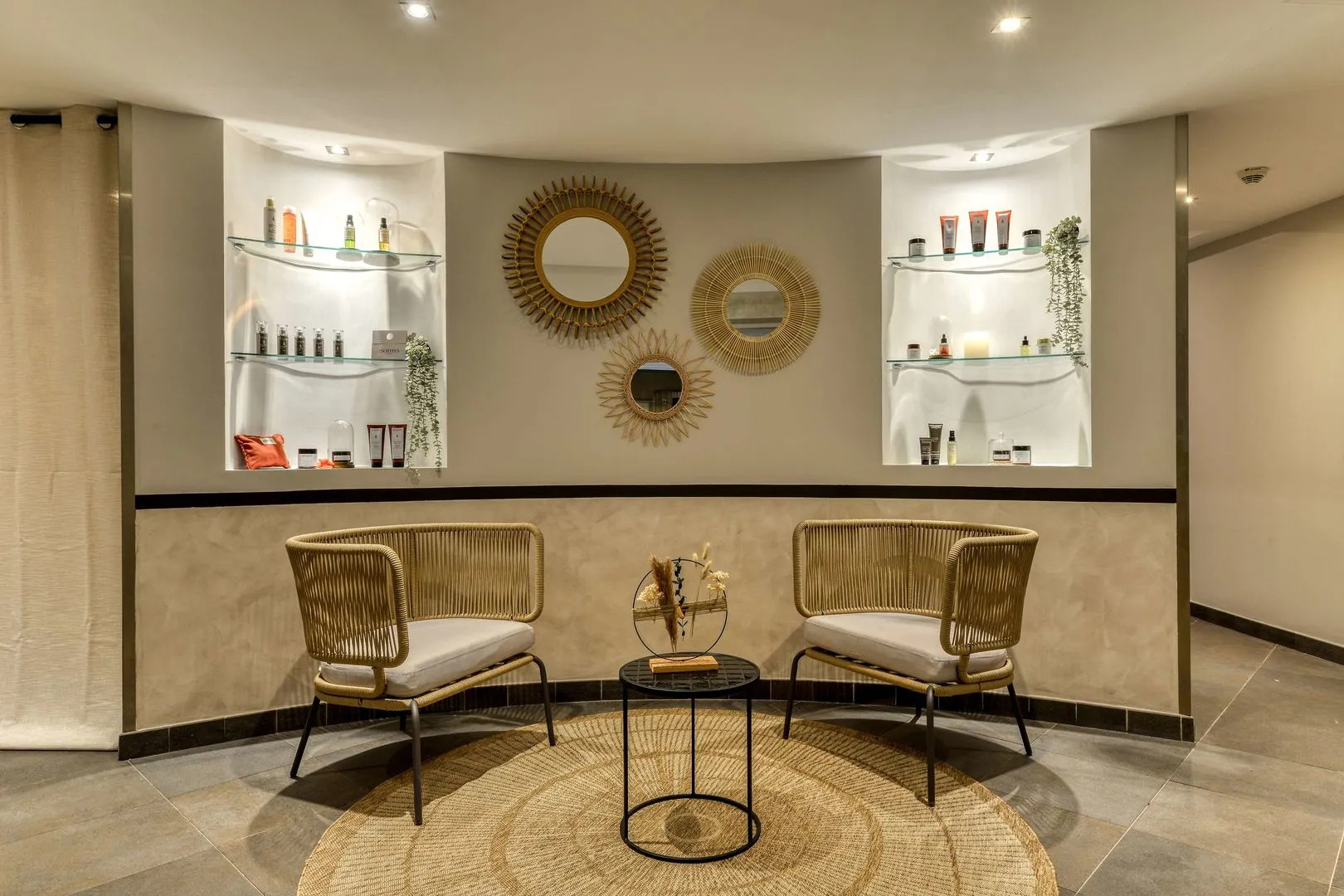 Zenitude Hotel la Valadière, an Ascend Collection Hotel