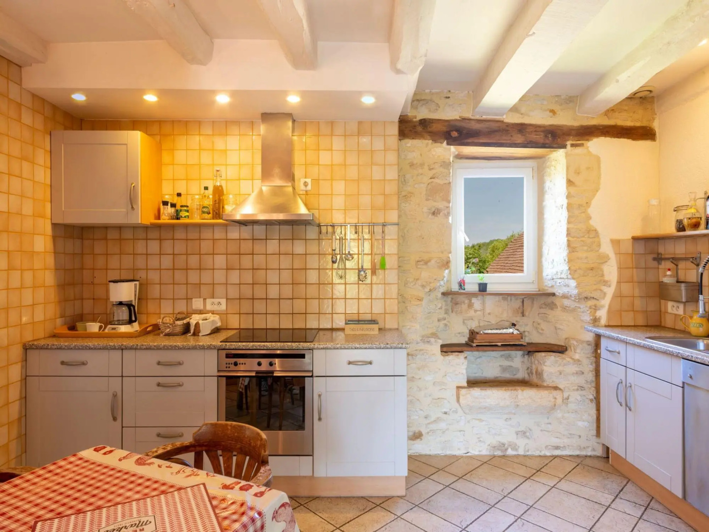 Fantastic Holiday Home in Dégagnac with Jacuzzi