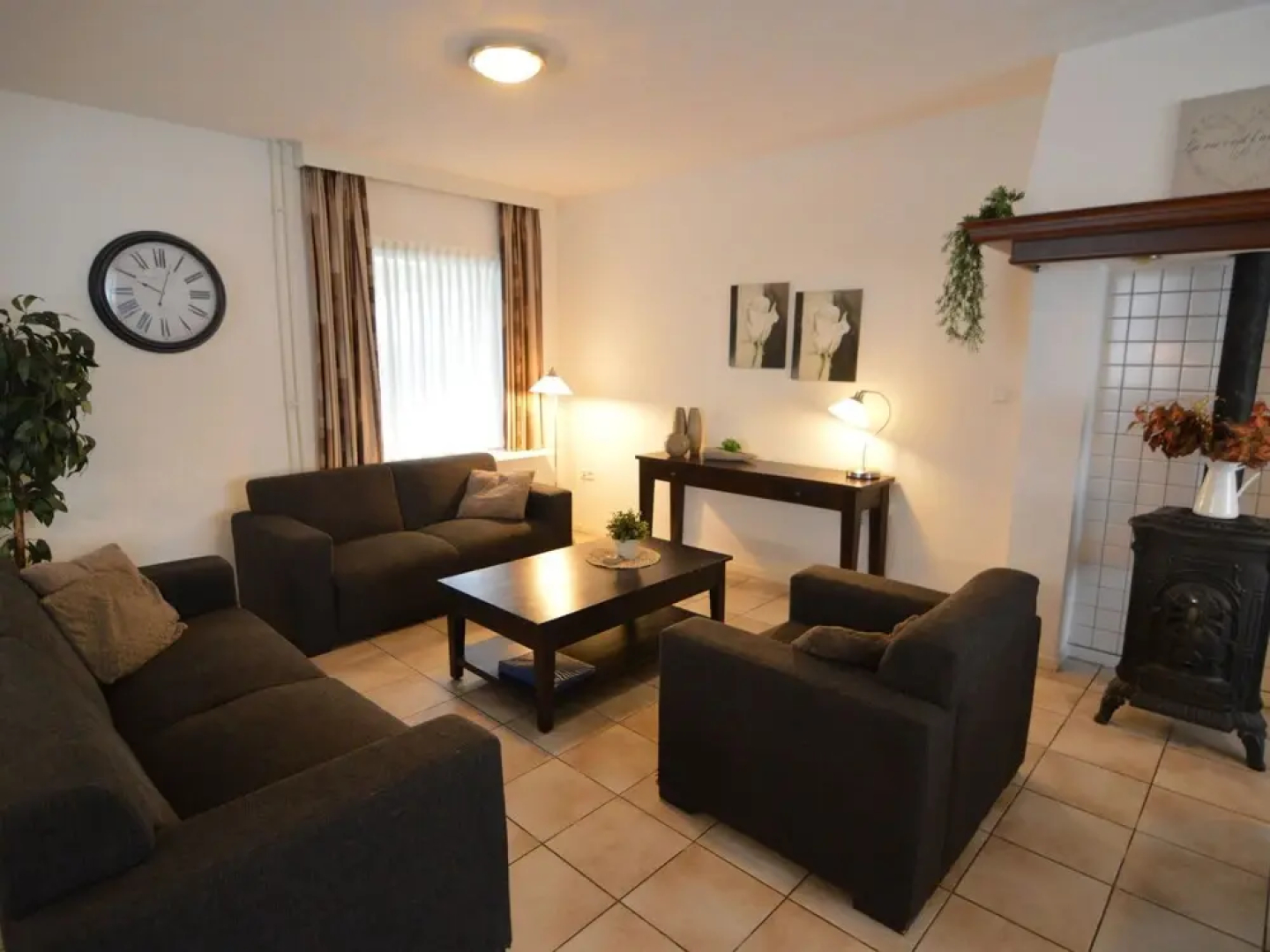 Lovely Group Home With Lots of Privacy, Ideal for Families and Friends