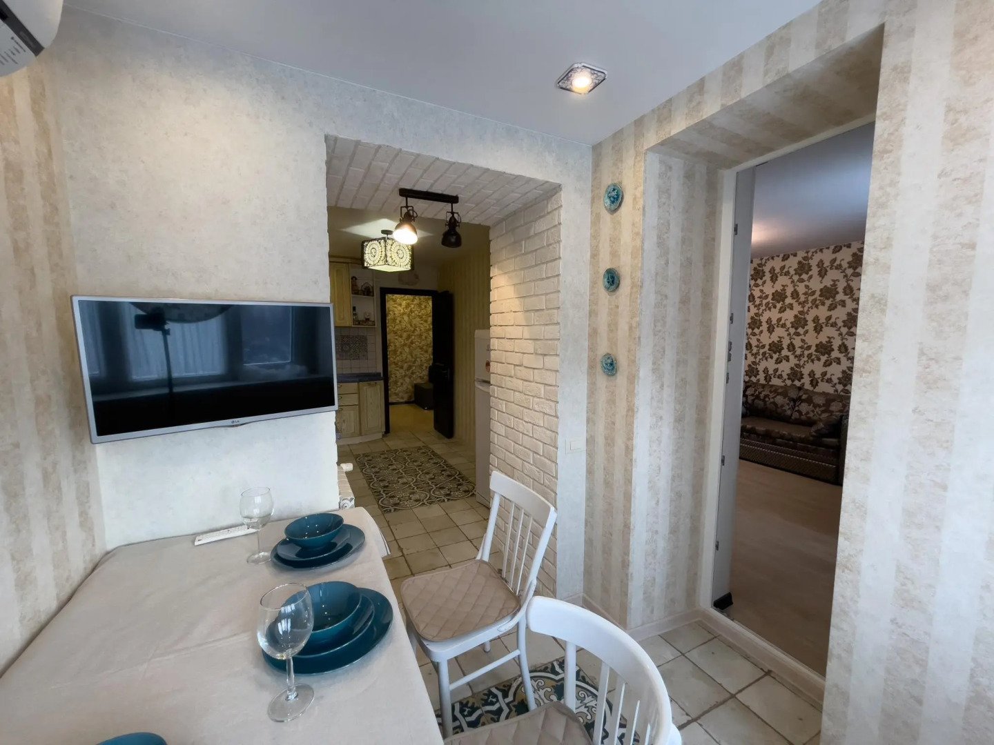 Tolstoy Apart (Толстой Апарт) на улице Демонстрации 38