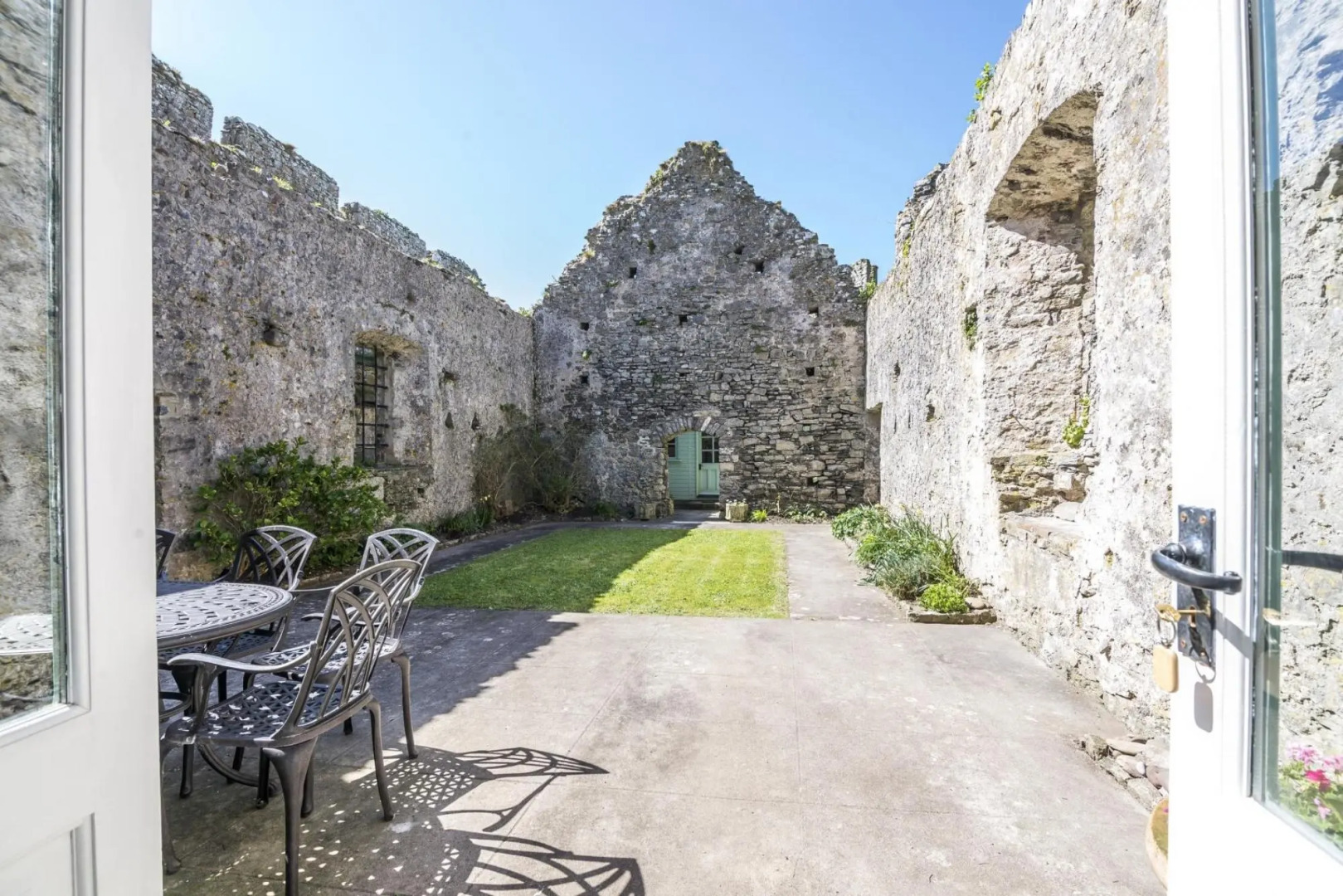 Castle House - 5 Bedroom - Manorbier