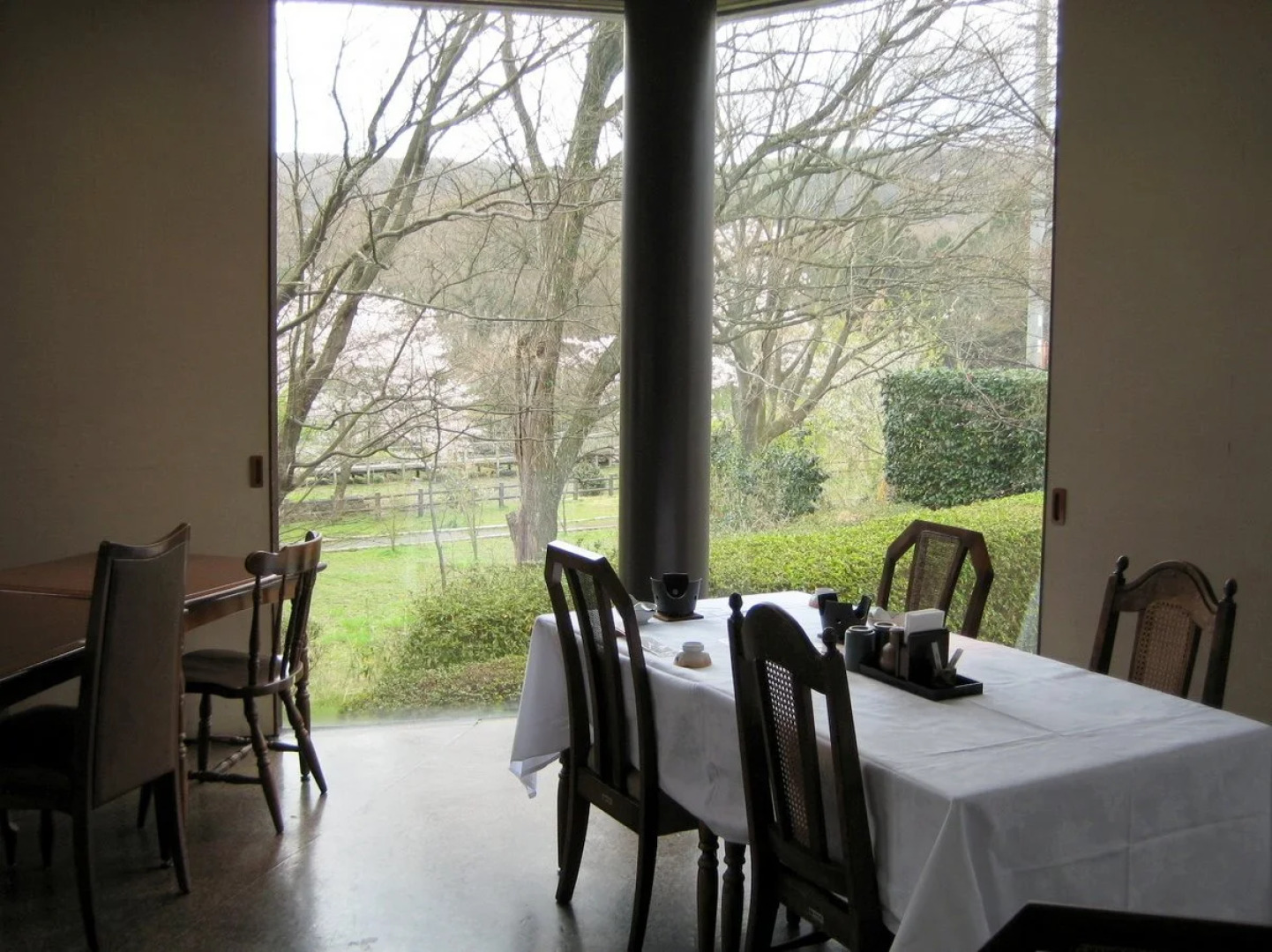 Izu Ippeki lake lakeside terrace