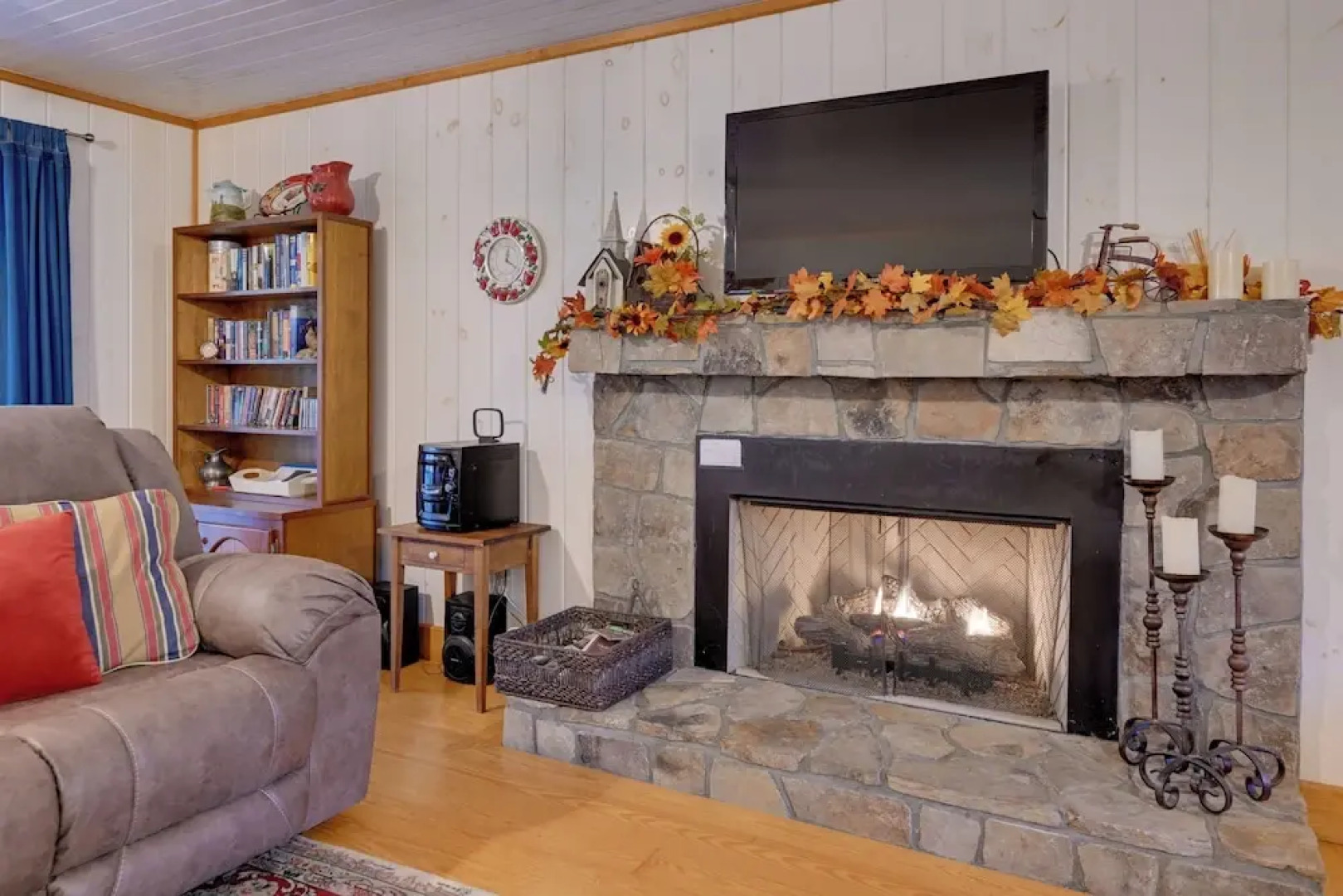 Creekside Family Retreat by Waterfalls & Hiking!