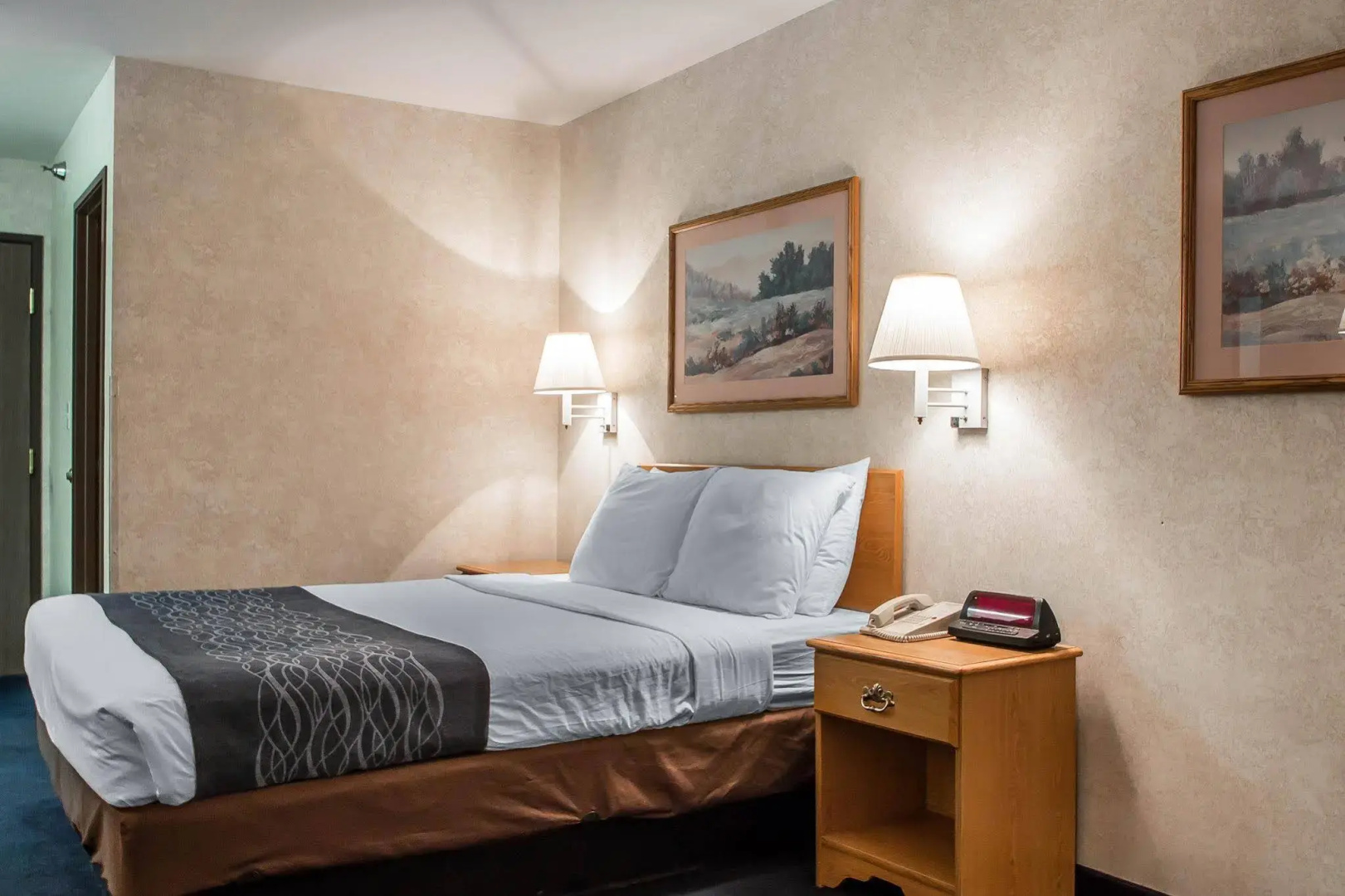 Econo Lodge Inn & Suites Lake Of The Ozarks