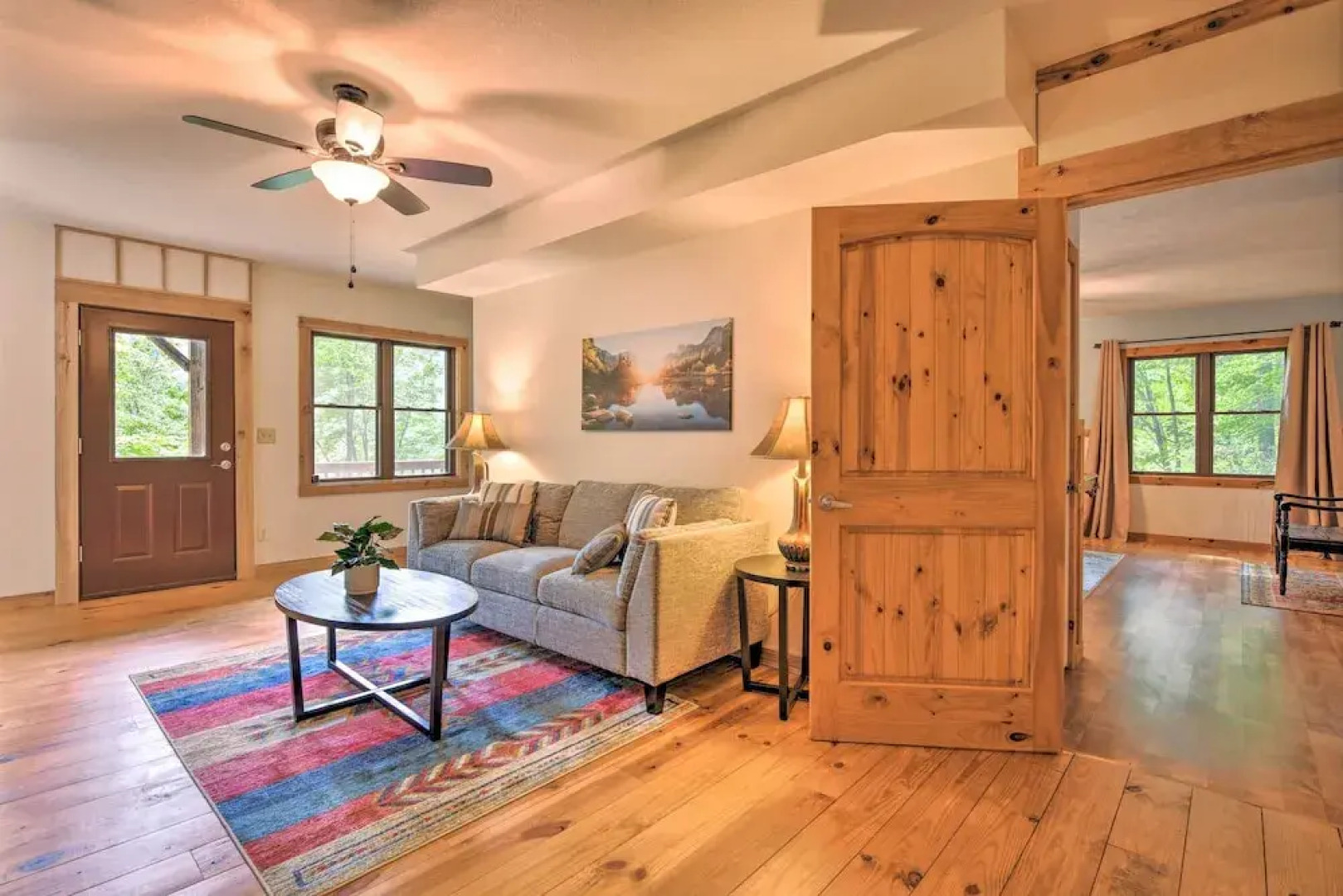 Decks & Mountain Views: Waynesville Getaway!