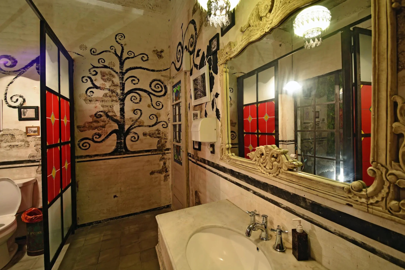 Sama Sama Suites and Restaurant