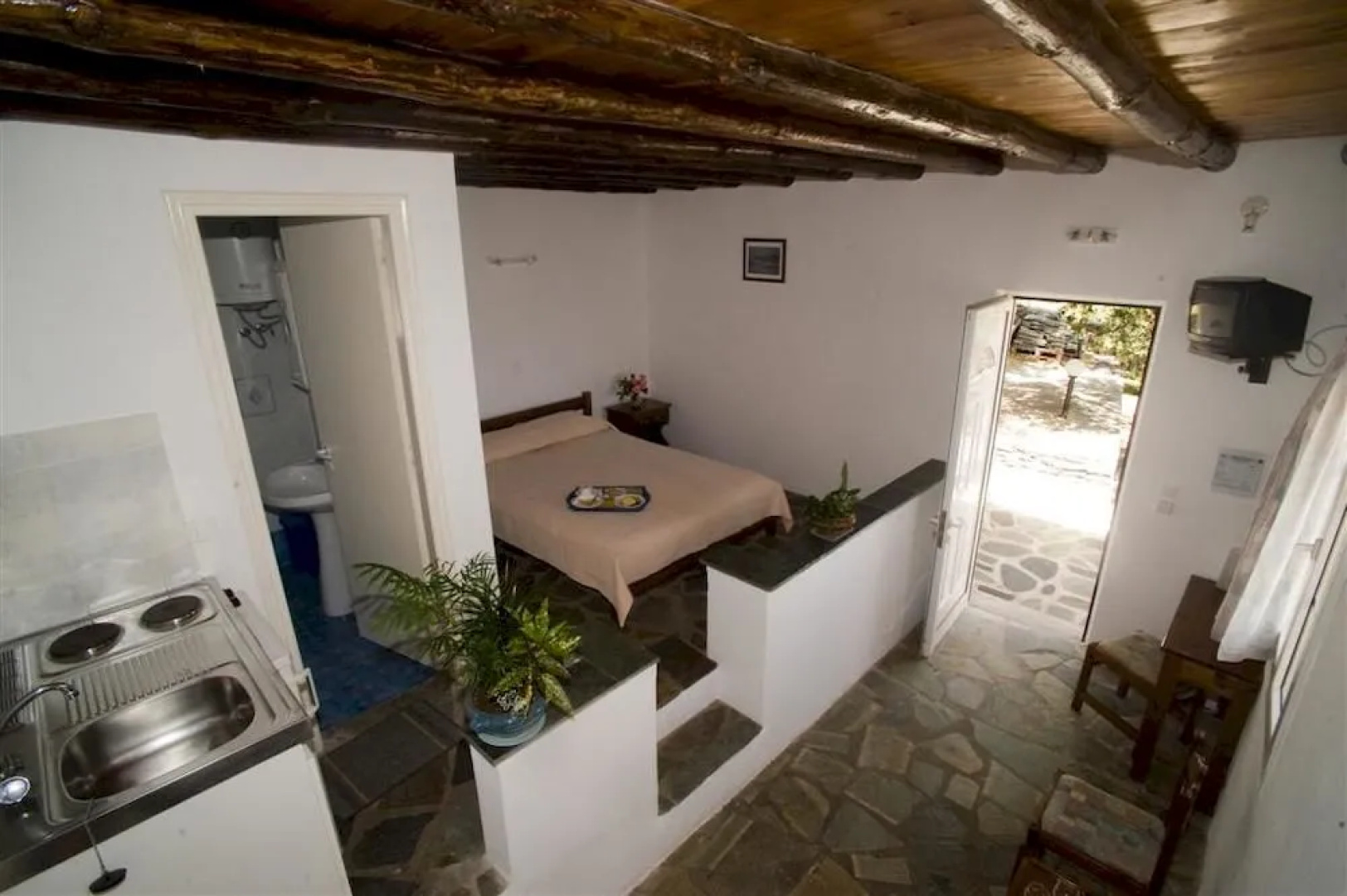 Aiolos Hotel