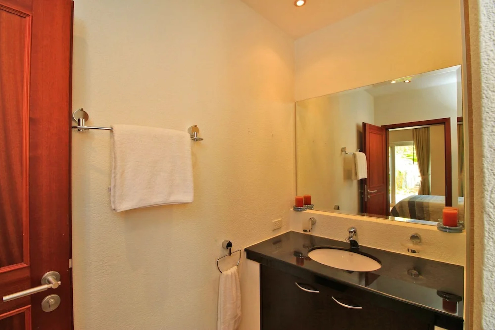 Pattaya Sunset Villa 4 Bedroom Sleeps 8