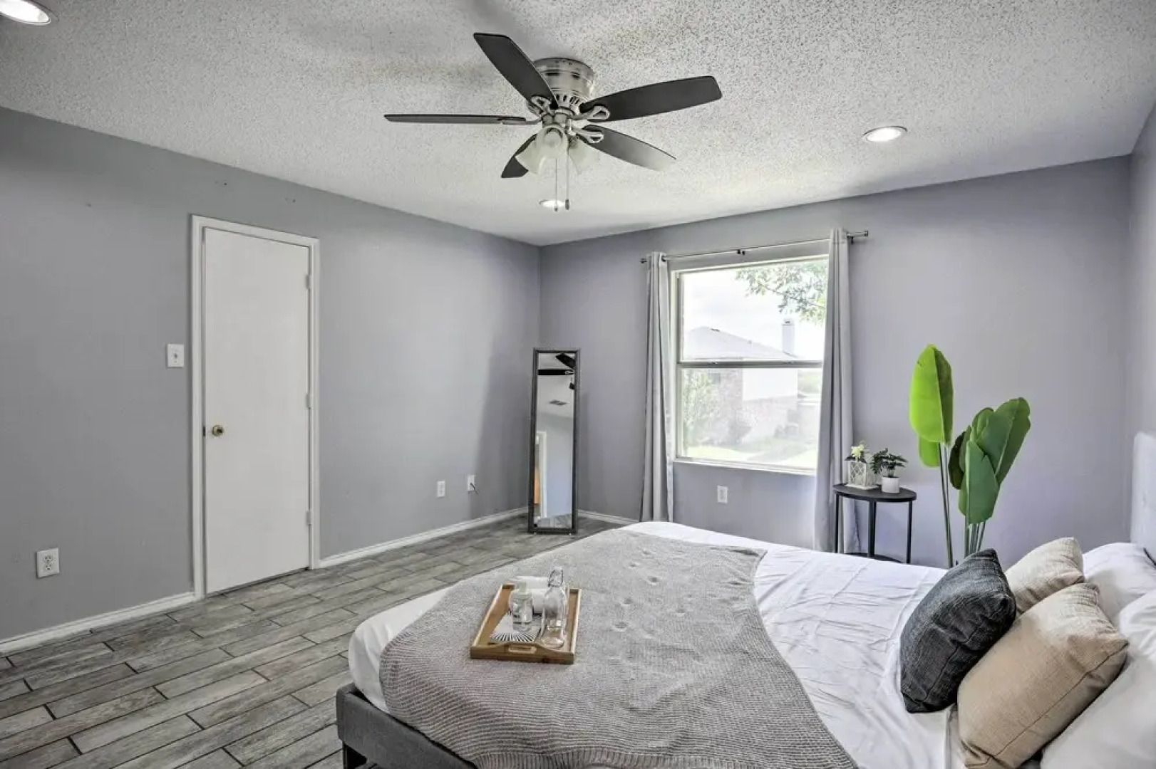 Sleek Rockwall Home Near Dtwn Dallas & Lake!