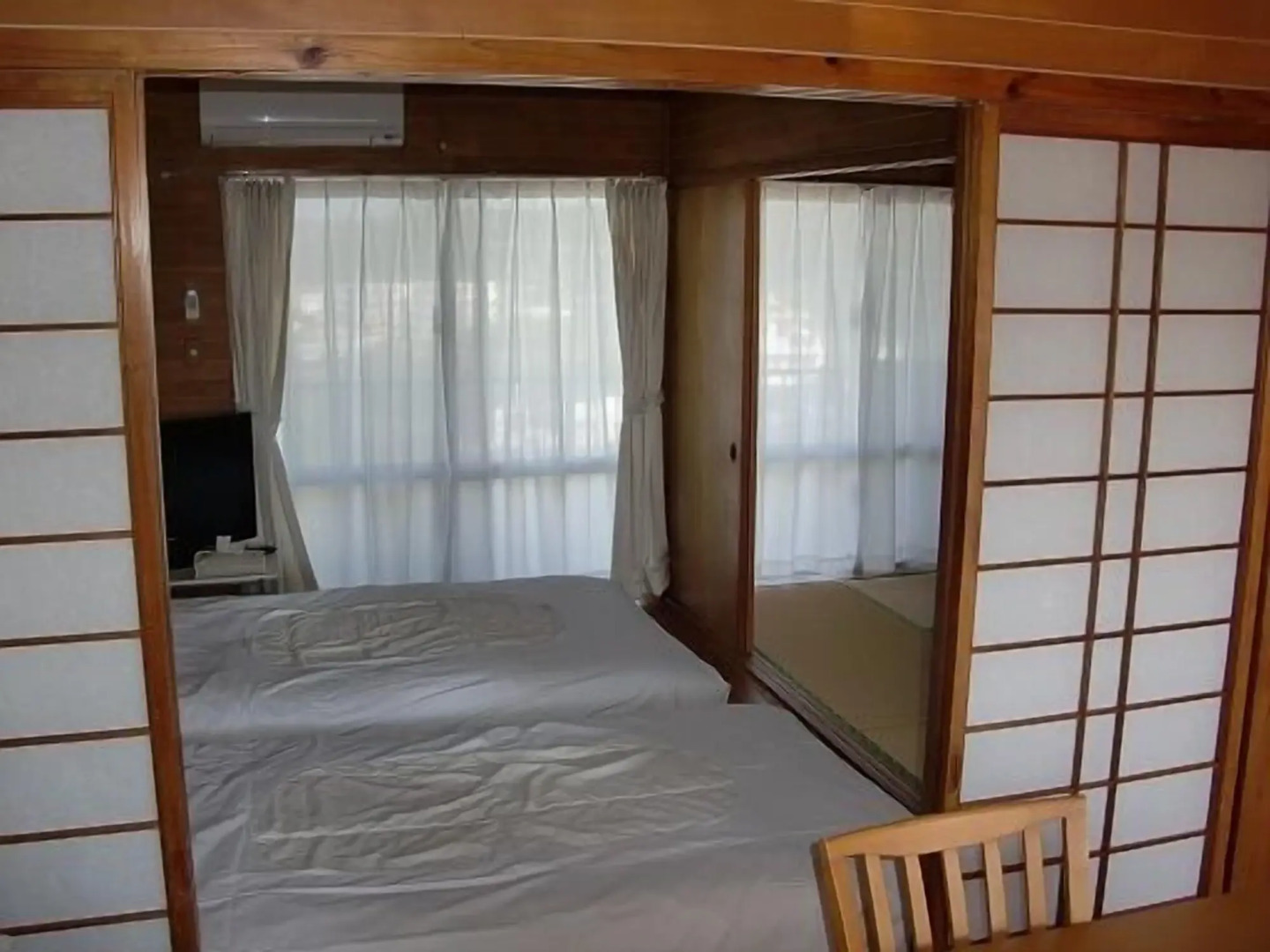 Pension Crystal Inn Onna