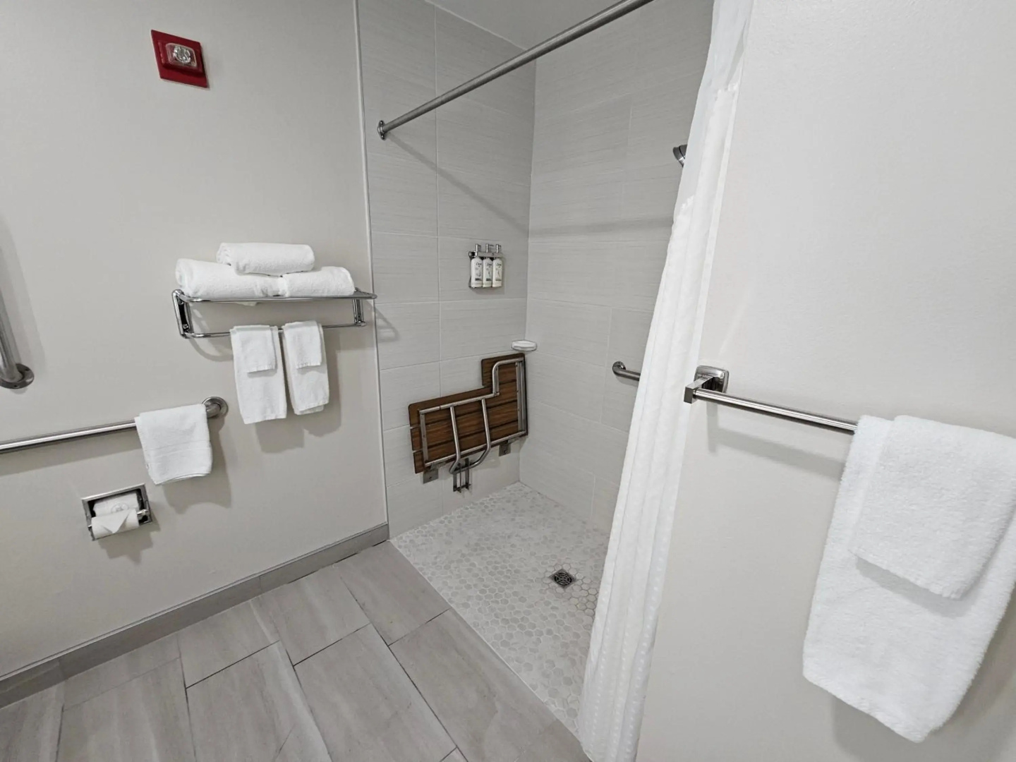 Holiday Inn Express Hotel & Suites Cincinnati-Blue Ash by IHG