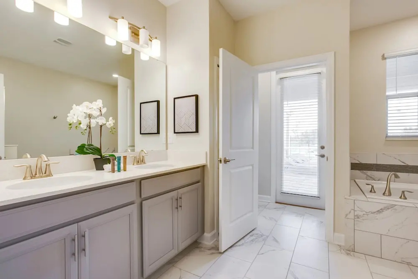 Stunning Villa w/ No Rear Neighbors! Near Disney