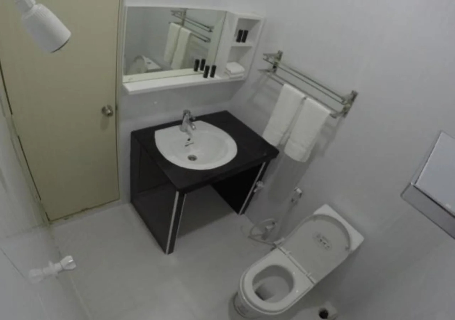 Отель Ithaa Inn Kamadhoo