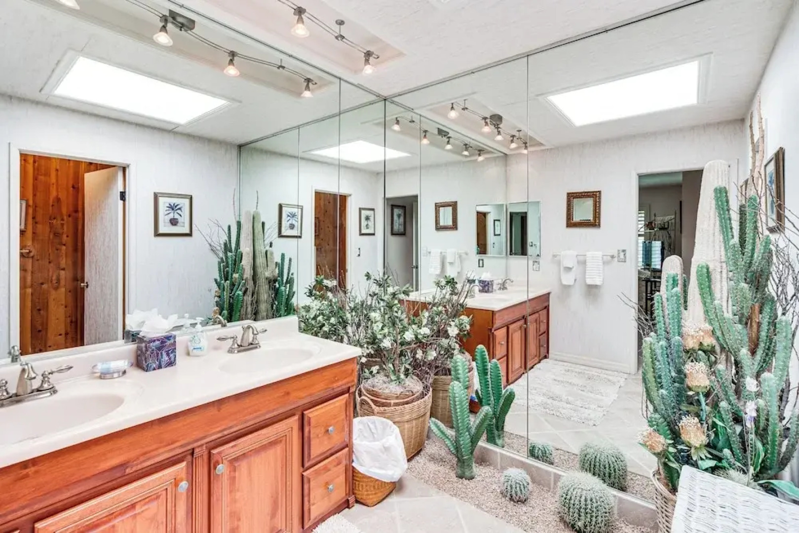 1 Mi to Shops on El Paseo: Condo w/ Pool Access!