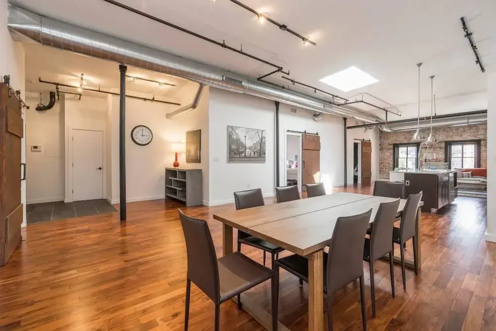 Luxurious Million-dollar Condo w/ Perfect Location