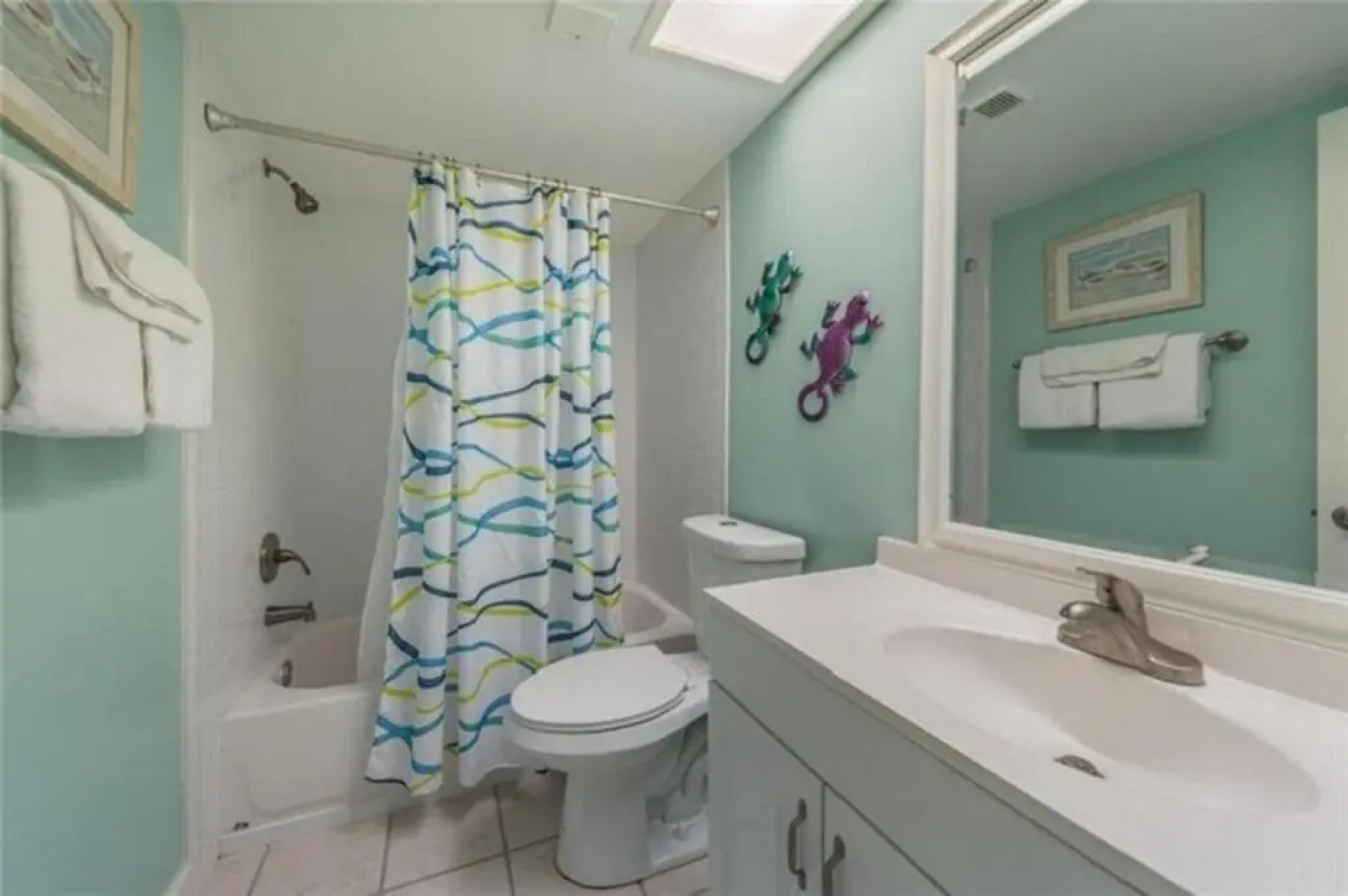 Bayshore Yatch Tennis Condo 2br 3 beds, Walking Distance to Beautiful Quite Beach