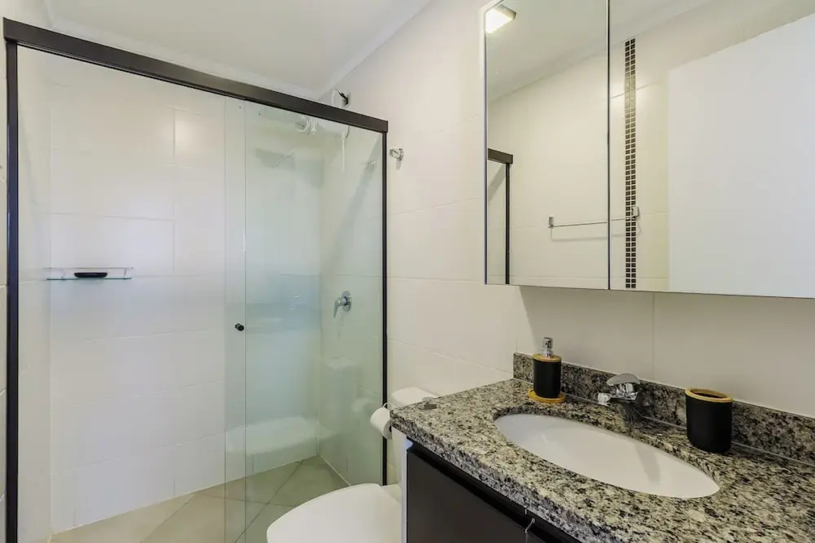 Cozy and Well-located Apartment in POA - Rfa303