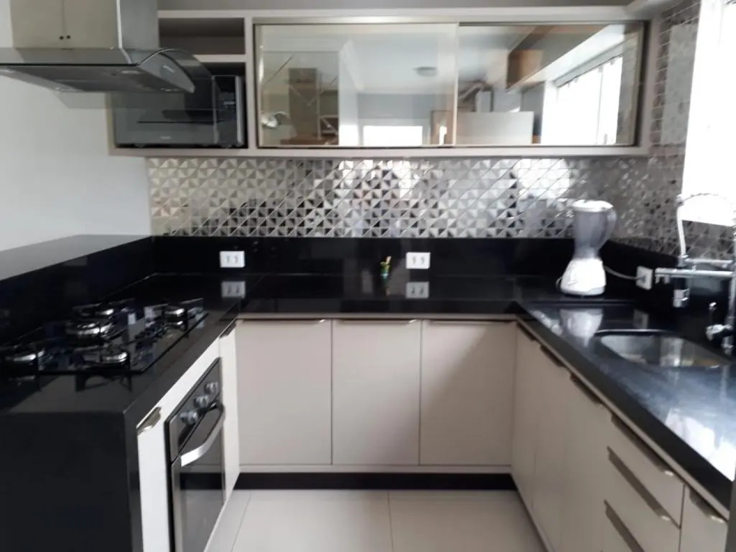 Apto. 03 Quartos à 500m da Praia