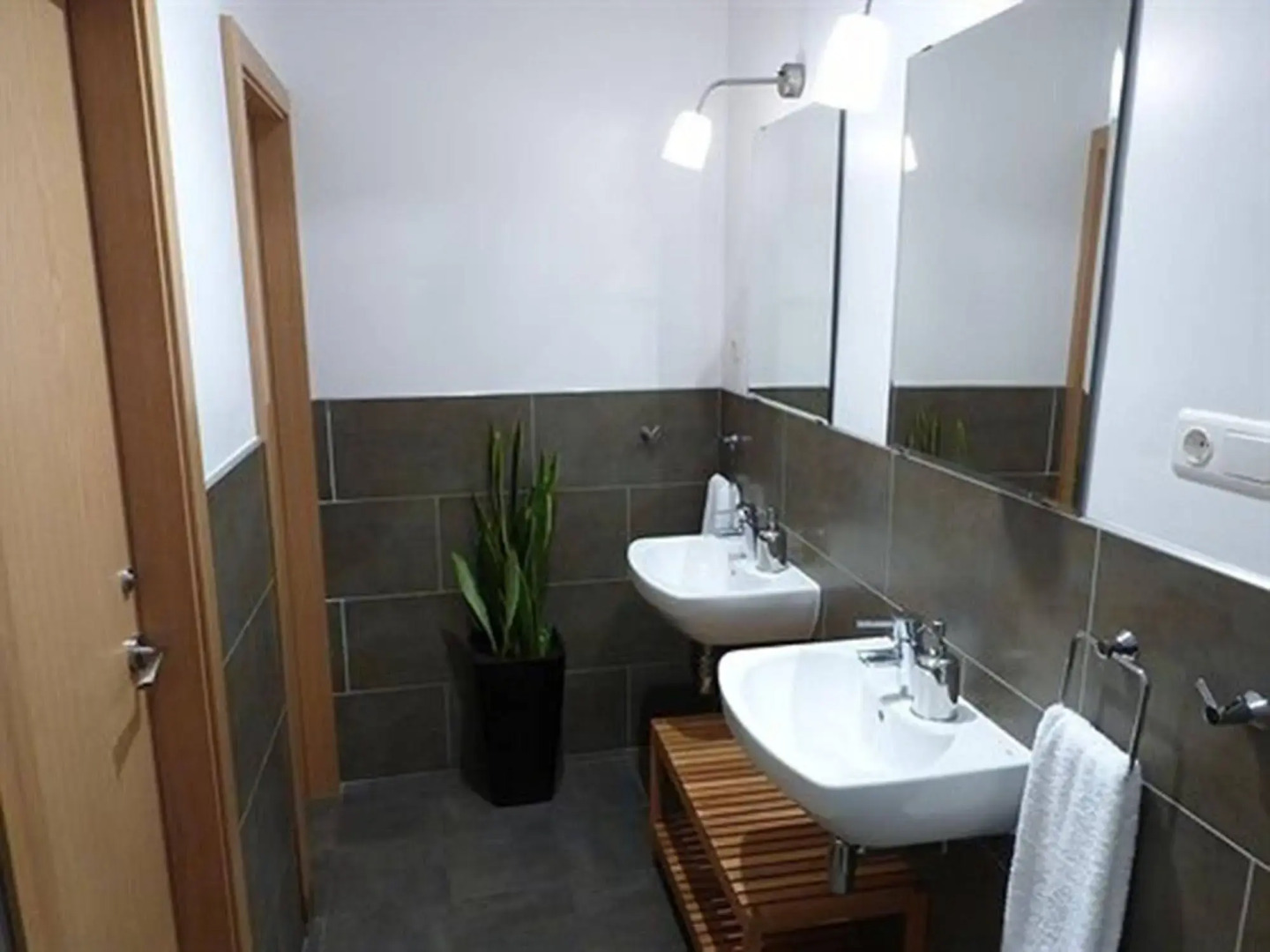 Super Balmes Guest House