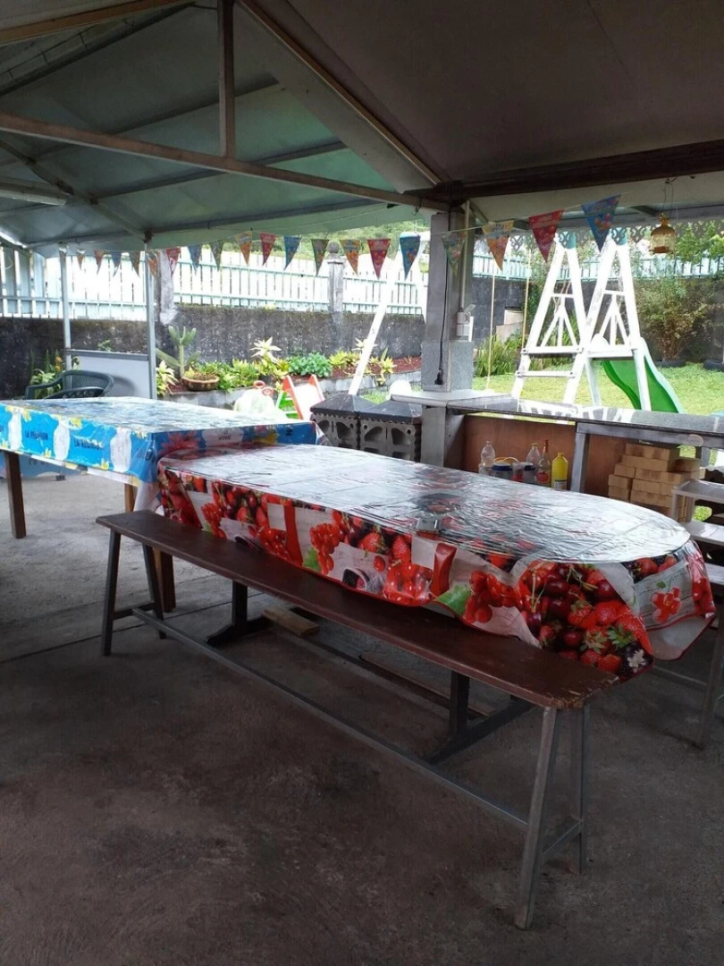 House with 5 Bedrooms in Saint-Benoît, with Enclosed Garden