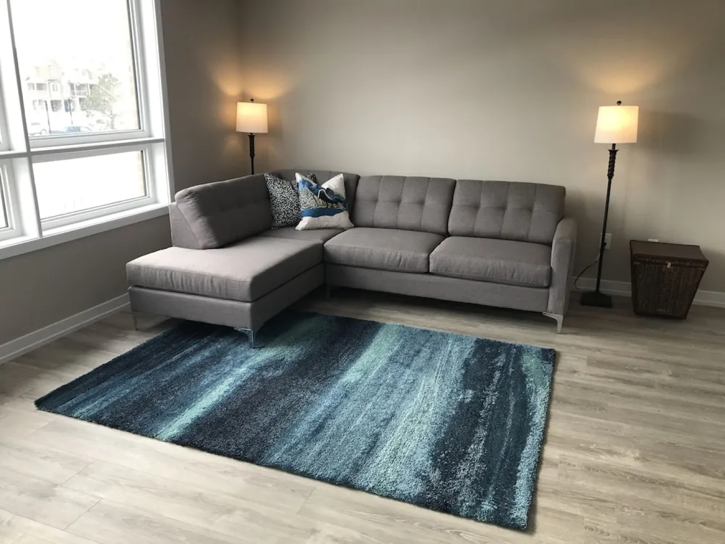 Upscale Lake View Town Home