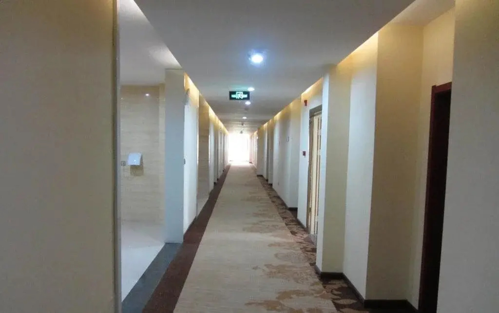 Baoji Wolong Juxing Hotel