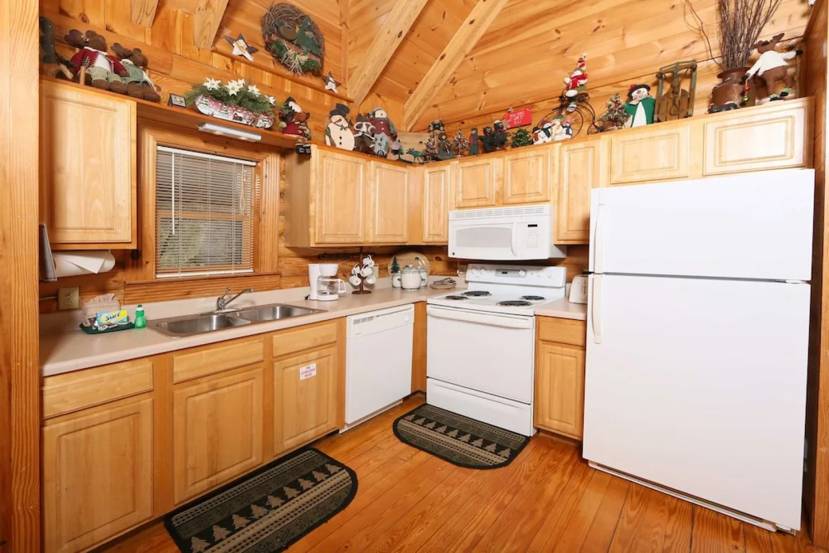 Smoky Cascades 1 Br cabin by RedAwning