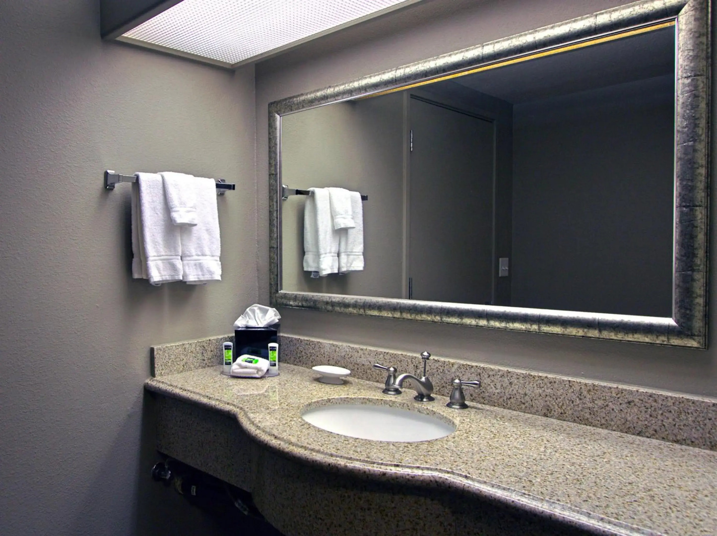 Executive Inn & Suites Embarcadero Cove
