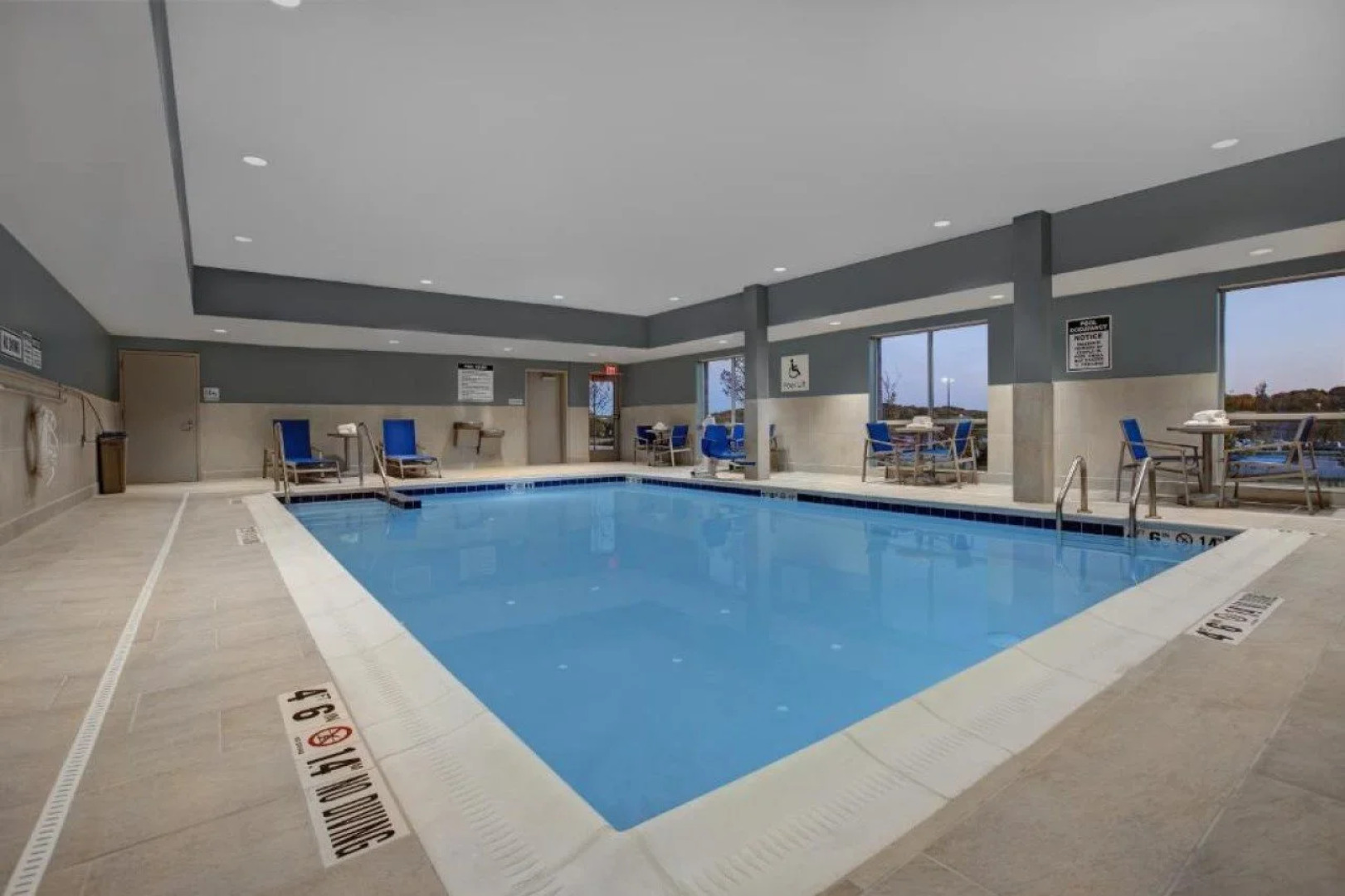 Holiday Inn Express & Suites Milwaukee - Brookfield by IHG