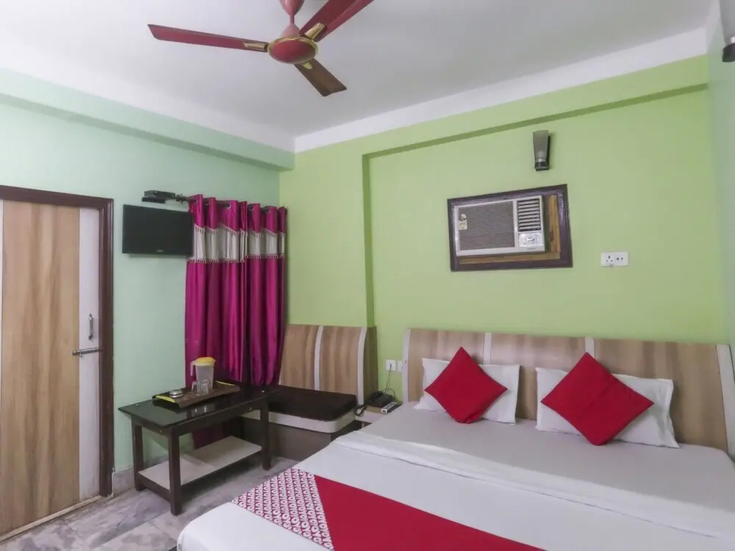Hotel Tanushree by OYO Rooms