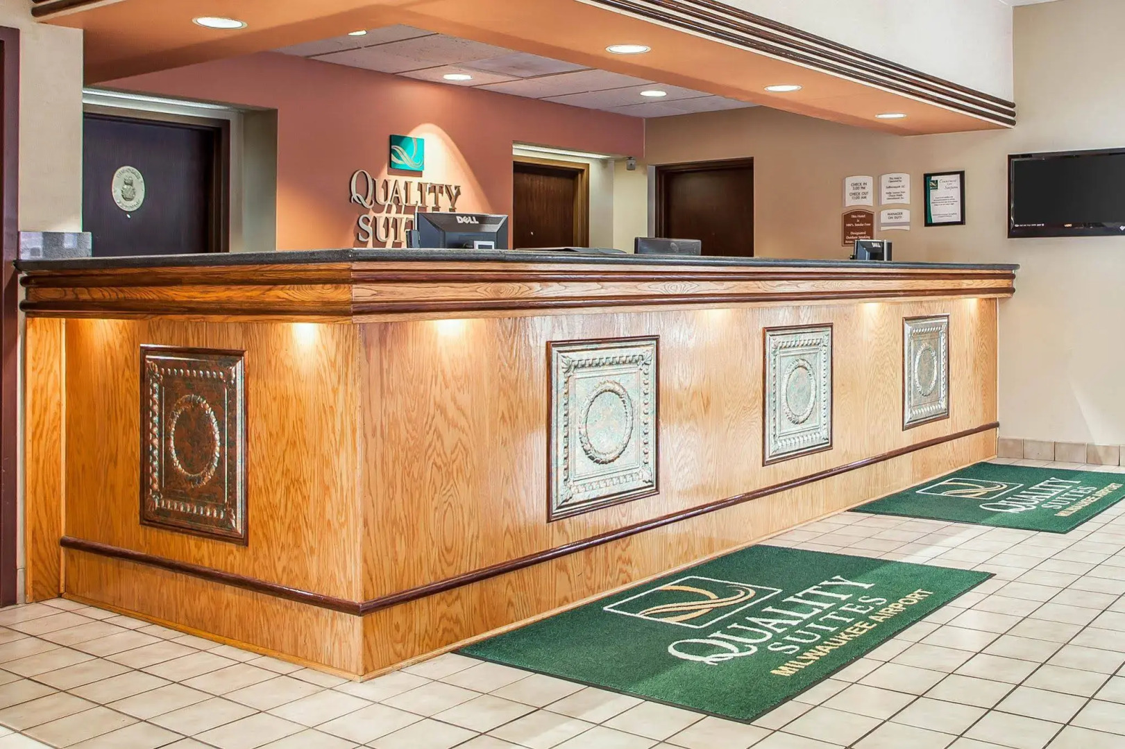 Quality Suites Milwaukee Airport