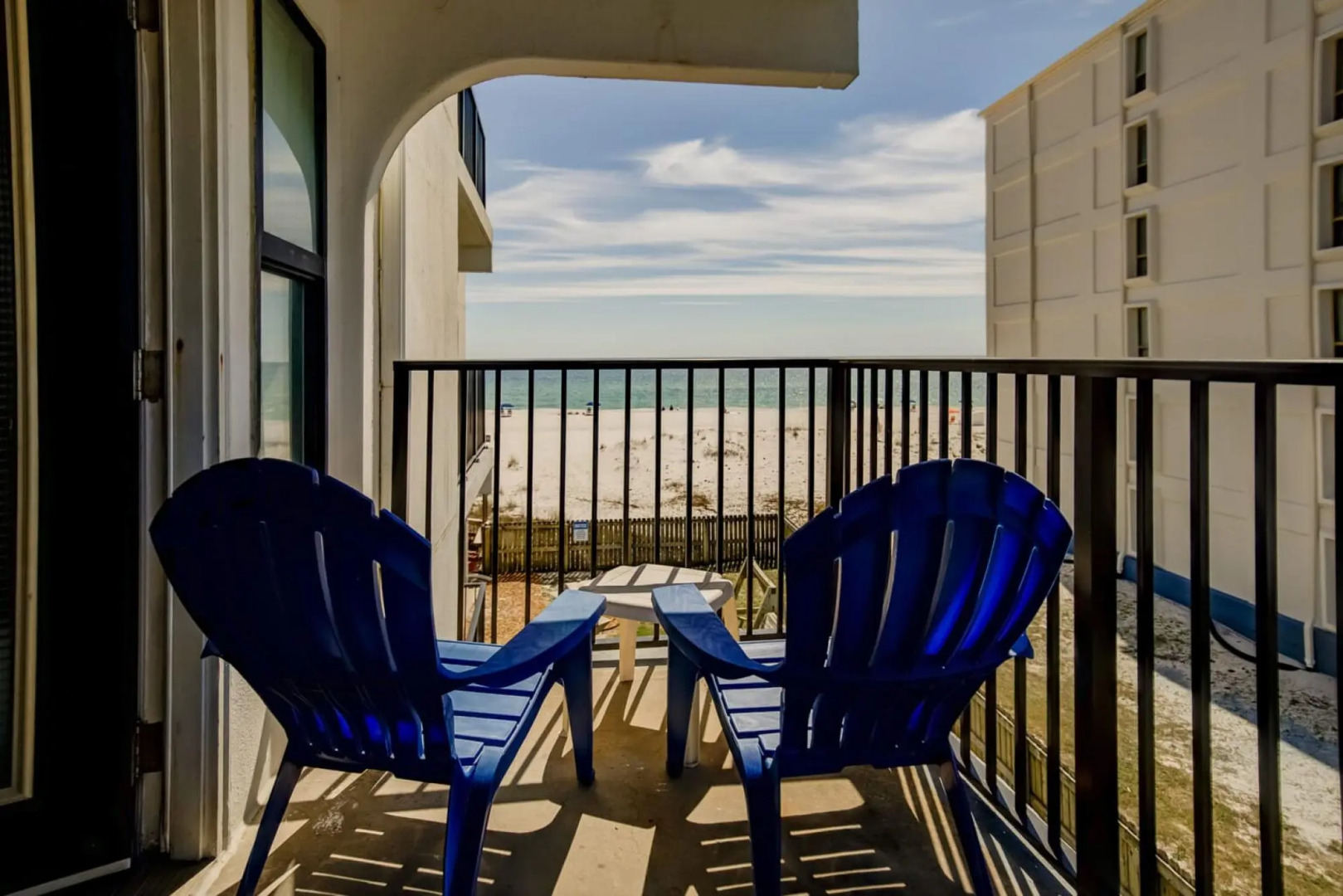 Amazing condo on the whites sands of Gulf Shores with outdoor pool