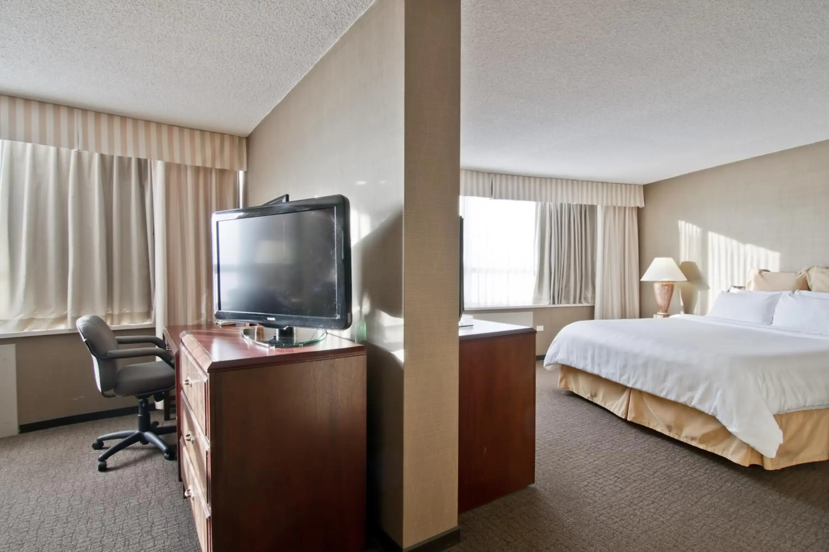 Chateau Lacombe Hotel