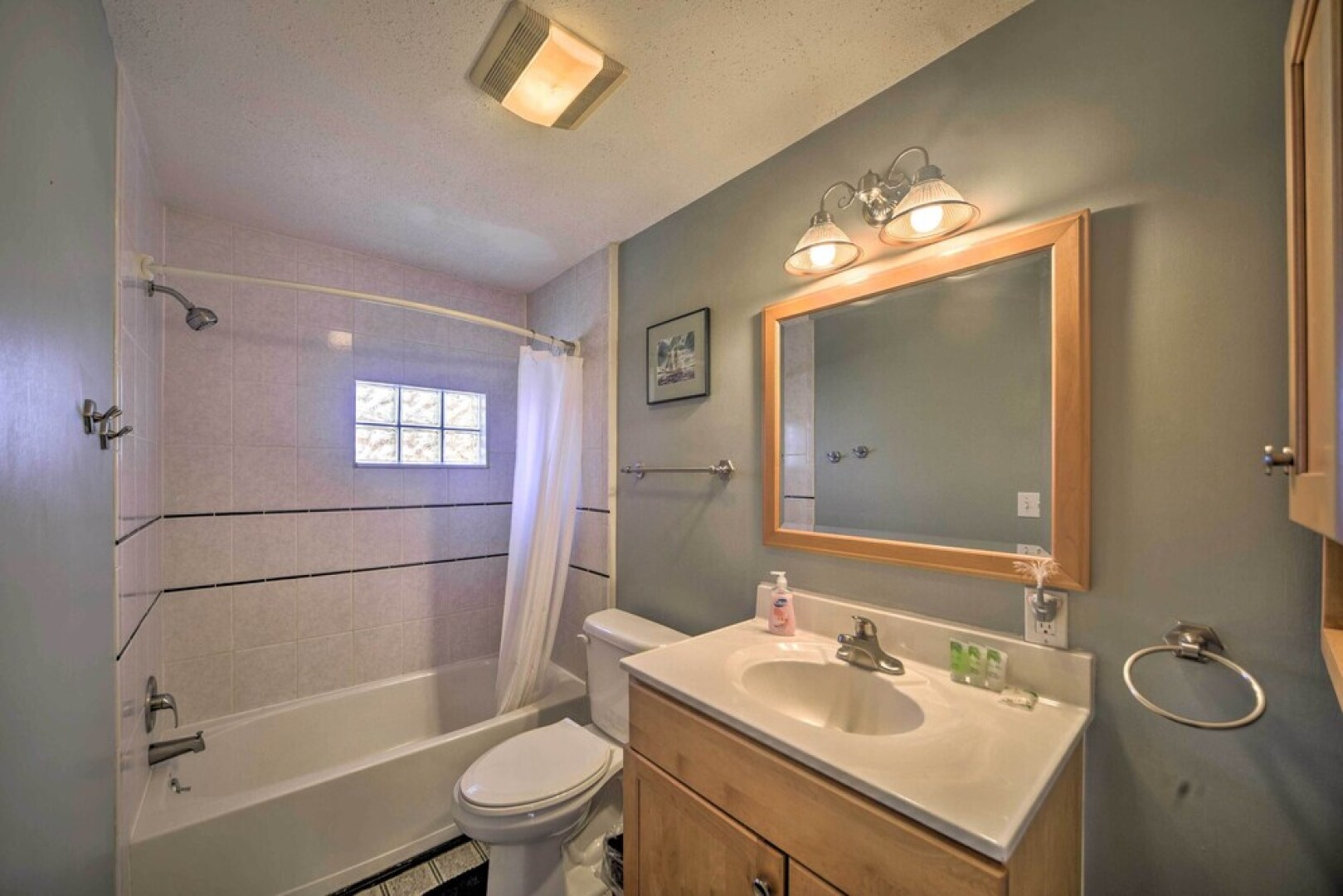 Pet-friendly Ogallala Home ~ 7 Mi to Lakefront!