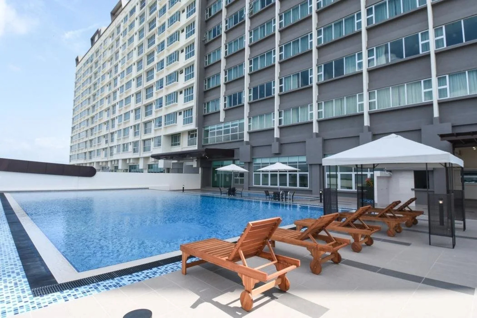 Hotel Holmes Gelang Patah