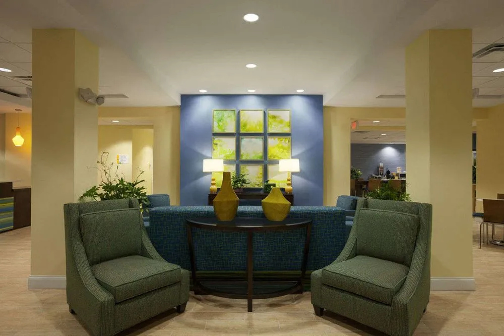 Days Inn & Suites By Wyndham Altoona