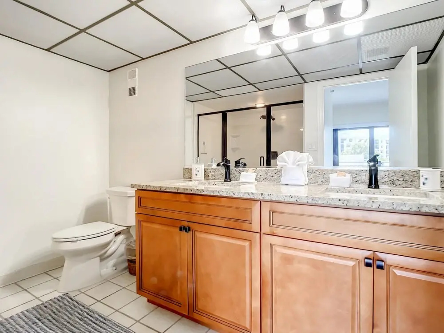 Ocean View Ground Level Seascape Towers Overlooking Pool Walk Right out to the Beach Sst126