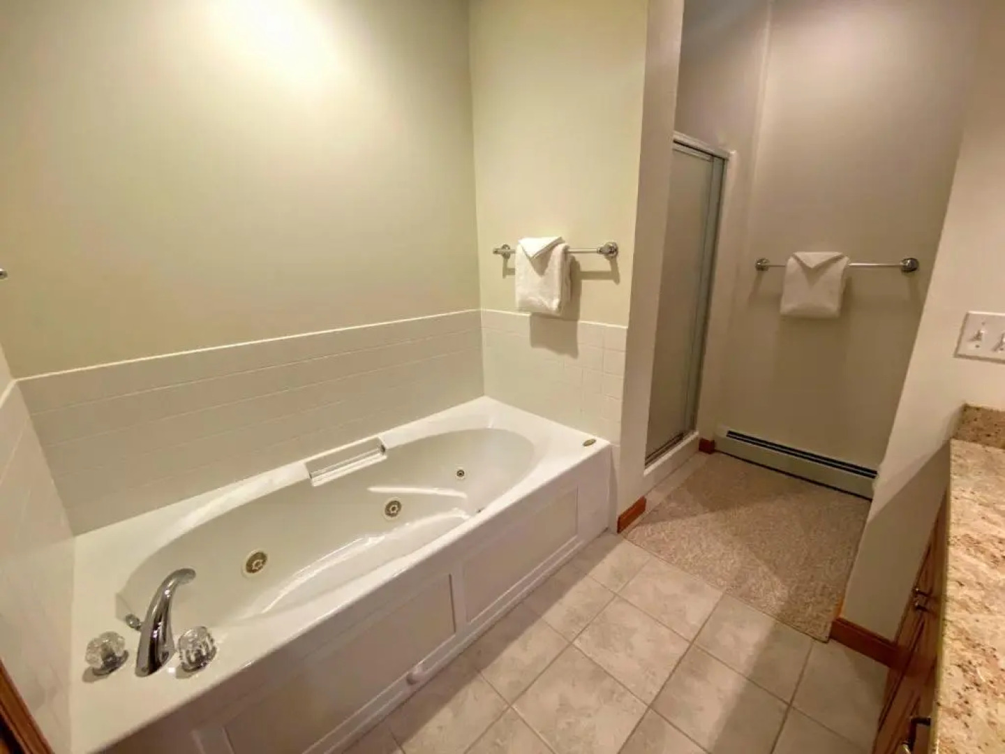 H5 Luxurious Stonehill Townhome With Magnificent ski Slopes View hot tub