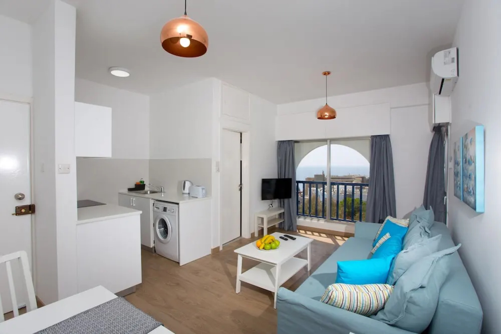 White Arches Sea View Apartment