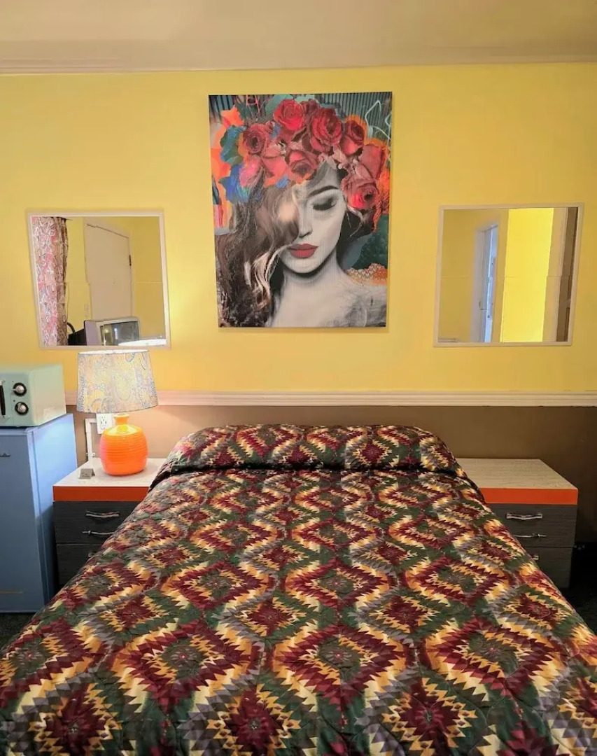 The New Star Motel with Studio-Kitchens: 1950s Extended-Stay Lodging and Retreat Center