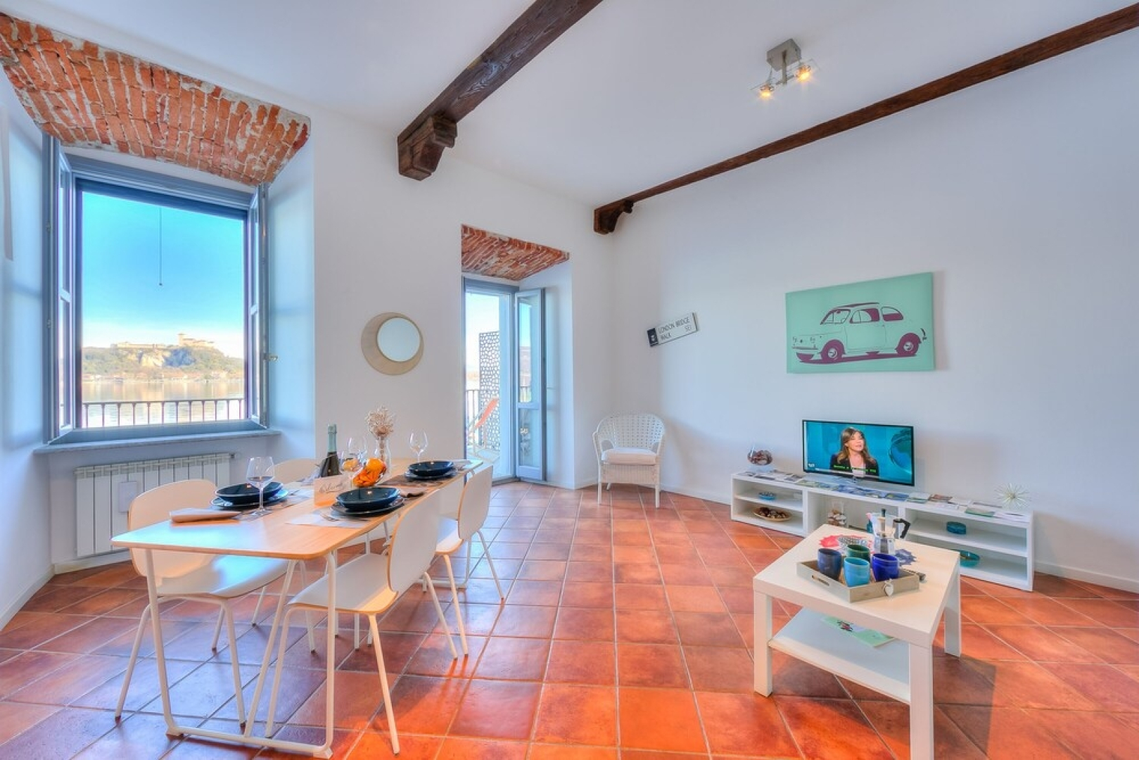 Volo Di Gabbiani Pied Dans L' Eau